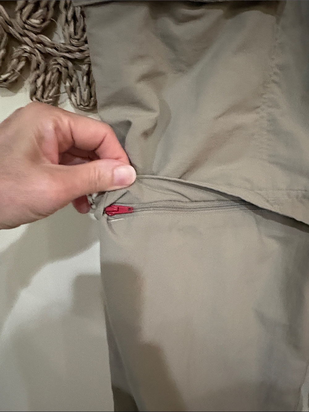 Men's North Face hiking pants tan. Convertible. Large short 29” inseam - Picture 3 of 13